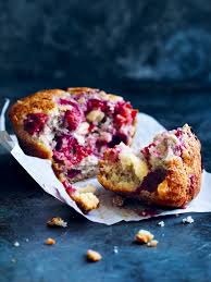 Muffin with raspberry &white chocolate